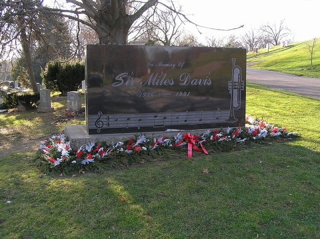 800px-Sir_Miles_Davis_Gravesite.jpg